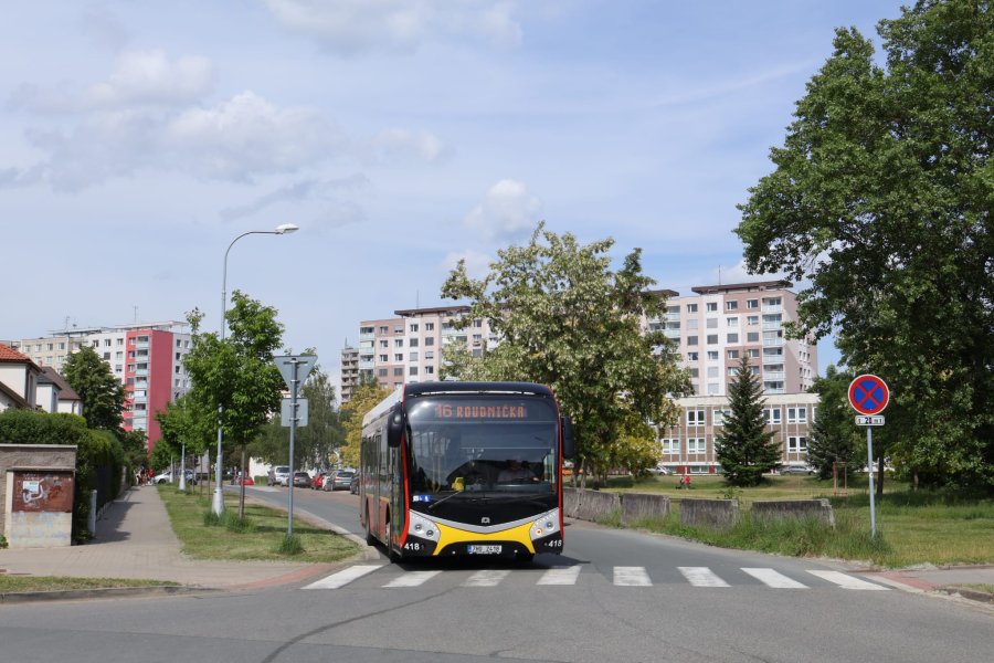 418